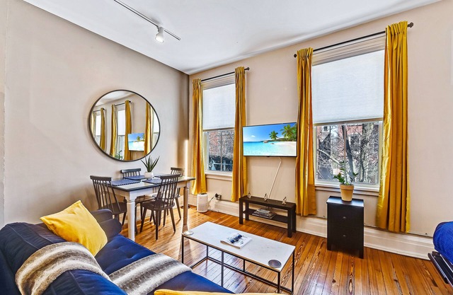 Luxe Studio 1 Loft Main St. Beacon Luxury Steam Shower! Kitchen, Washer/Dryer