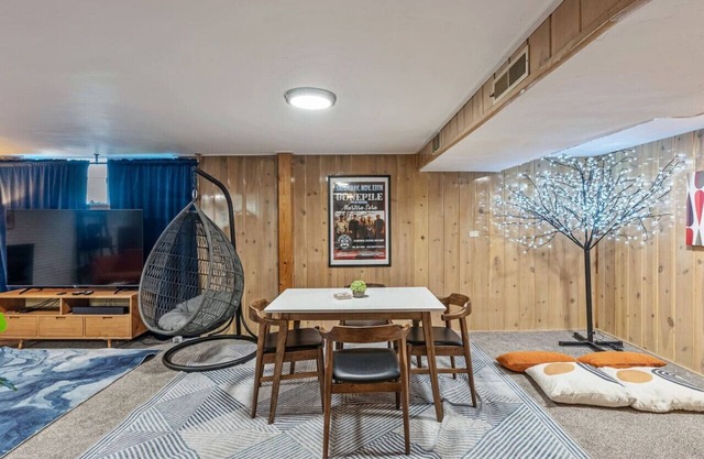 Luxe Sugarhouse Nook | Massage | Garage | 2 Kings
