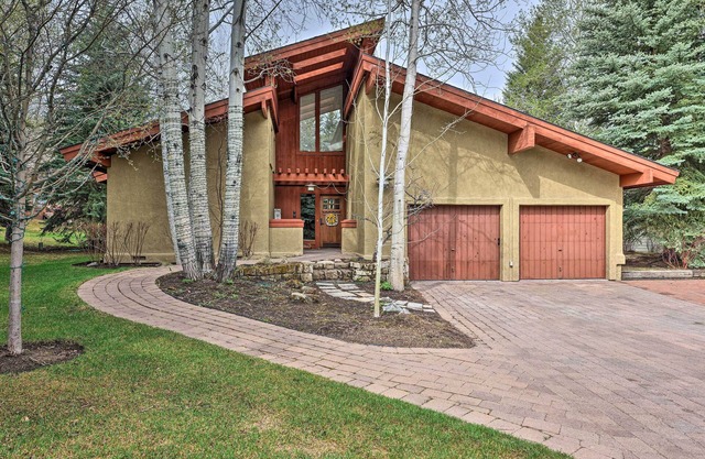 Luxe Sun Valley Retreat w/ Hot Tub, 3 Mi to Resort