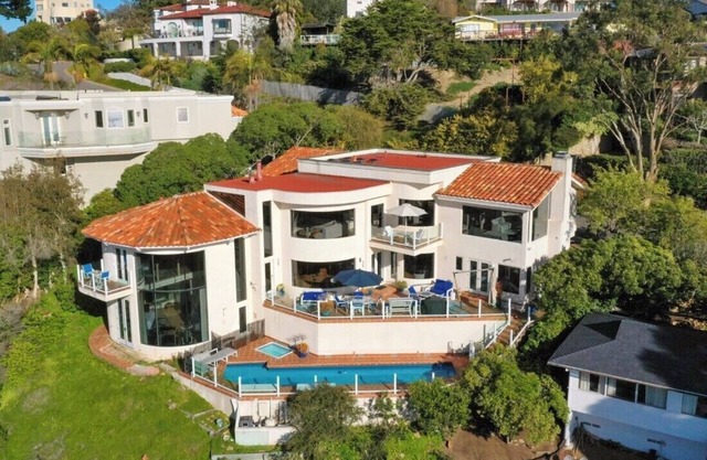 Luxe Sunset Villa w/ Oceanview, Pool & Hot Tub, Terrace & Art Studio in La Jolla