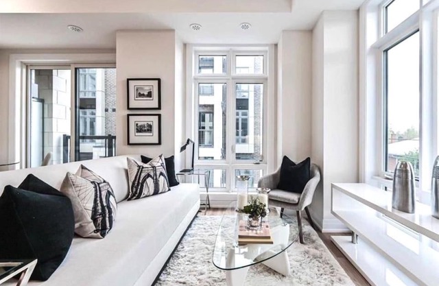 Luxe Toronto Townhome, Rooftop Terrace, Parking