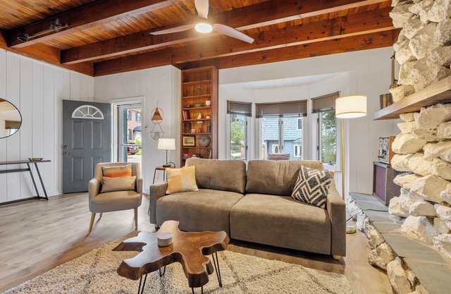 Luxe Urban Lodge - KingBed - Private Patio - FSU - TMH - Downtown
