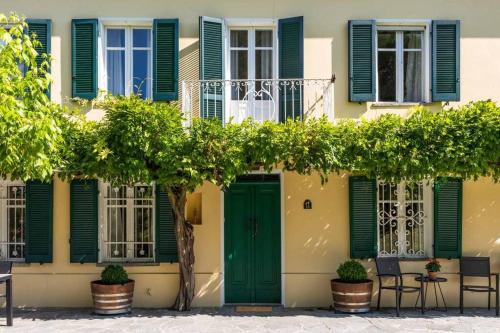 Luxe Villa, All Ensuites & Private Vineyard Views