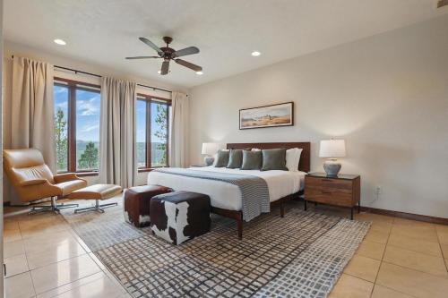 Luxe Villa Expansive Yard Near Rapid City