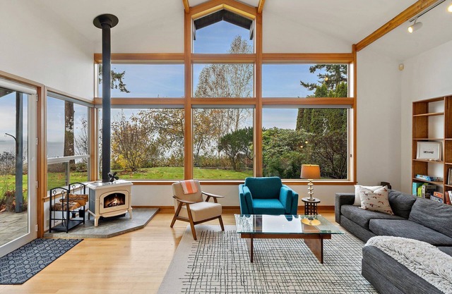 Luxe Waterfront Haven: 3BR Vaulted-Ceiling Home w/ Scenic Ocean & Sunset Views