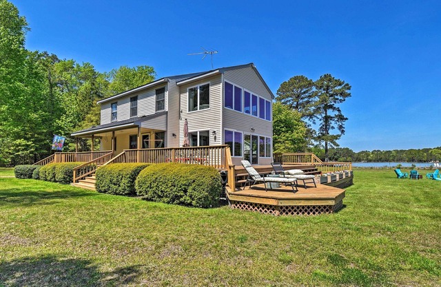 Luxe Waterfront Home: Kayak, Canoe, Grill + More!