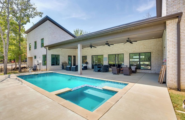Luxe Waterfront Home in Malakoff w/ Pool!