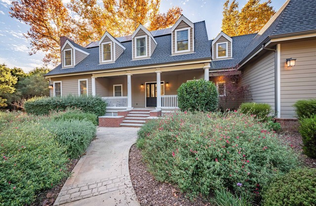 Luxe Westside 5BR/3.5BA w/Pool, Hot Tub, FirePit, Movie Room & more.