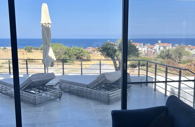 Brand New Modern 4 Bed Villa - Big Pool & Separate 2 Bed Pool House in Esentepe