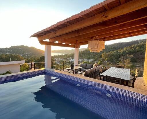 LUXO Casa en Valle de Bravo con jacuzzi y espectacular vista al lago