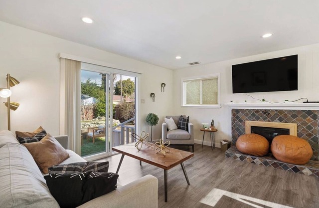 Luxo Stays |Beach Time| 3bd2ba #quiet #freeway