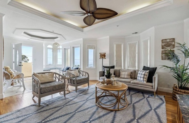 LuxoStays| Beautiful Beach Home w/ Games