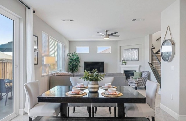 LuxoStays| ! Spacious, Cozy and Peaceful 5BR House