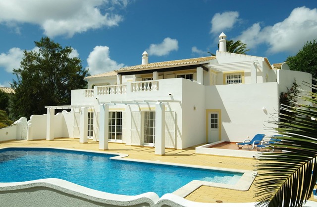 Luxury 4/5 Bed Villa mit privatem Pool, Meer, Golf und Seeblick