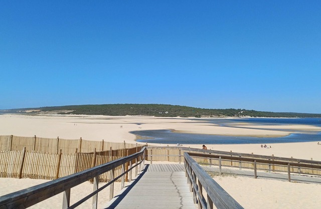 Luxuosa Casa de Praia a 40 Minutos de Lisboa