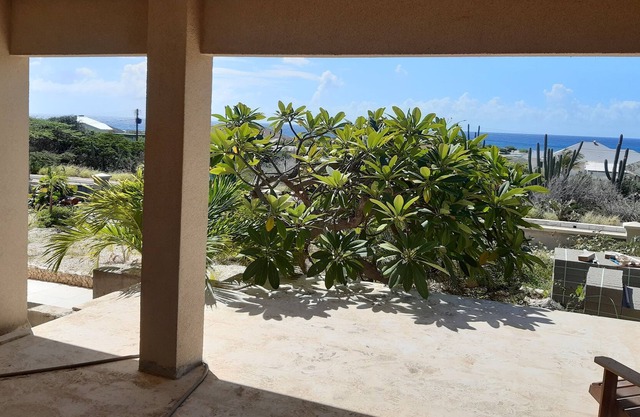 Luxureous Villa with pool, ocean view and 2 min from beaches