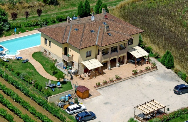 Luxuriöse Country Villa mit exklusivem Pool & professioneller Küche nähe Perugia
