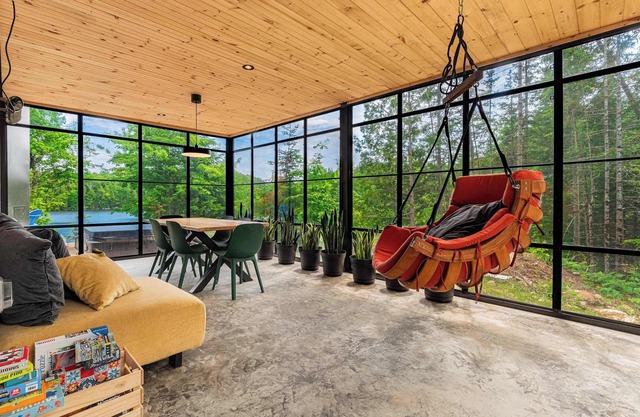 Luxurious Chalet Aube - Waterfront, Spa, Fireplace!