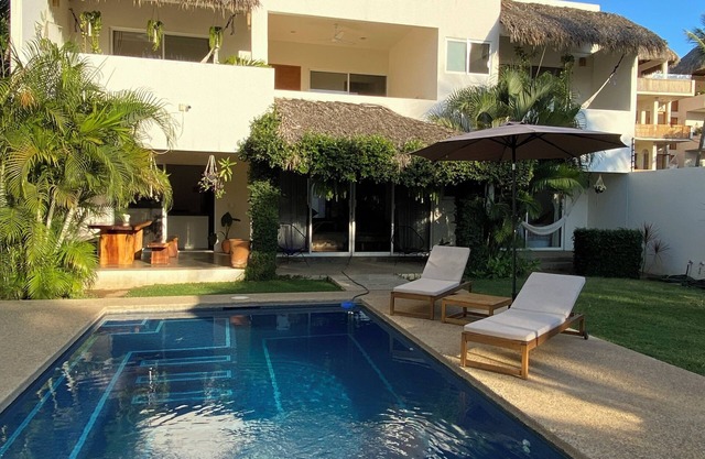 Luxurious 4-bedroom villa with Starlink, AC, Pool, 1 min walk to the beach