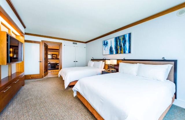 Carillon Wellness- und Spa-Resort. 1 Schlafzimmer mit Meerblick 2 Queen-Betten