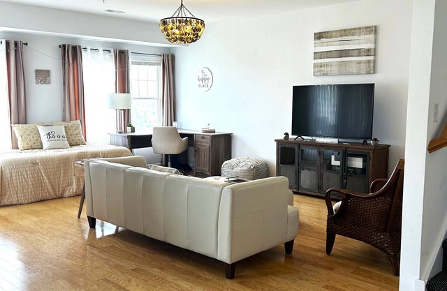 Luxurious 2 bedroom, 2 Bath Multi Level Condo with Roof Top Terrace