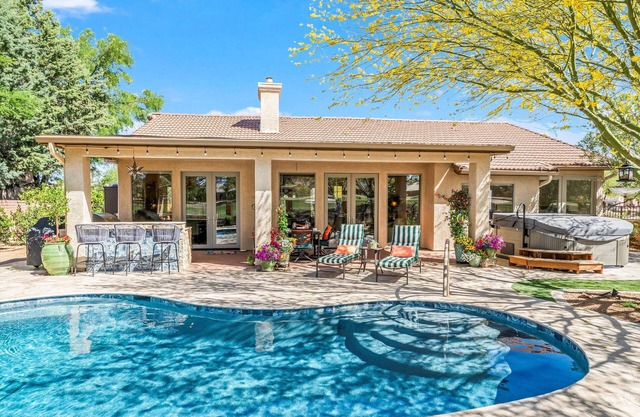 Luxurious 2-bedroom home in 55+ Quail Creek with pool and on the golf course!