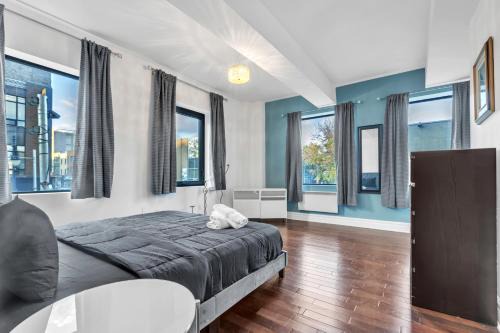 Luxurious 2 Bedroom 2 Bathroom Condo Downtown Montreal