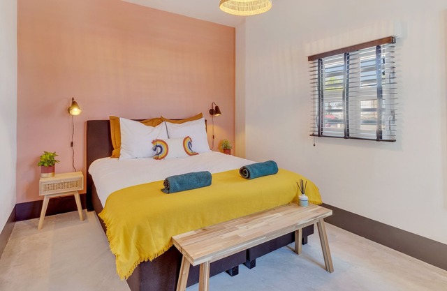 New & Luxurious 2 Bedroom Apartment at the Water