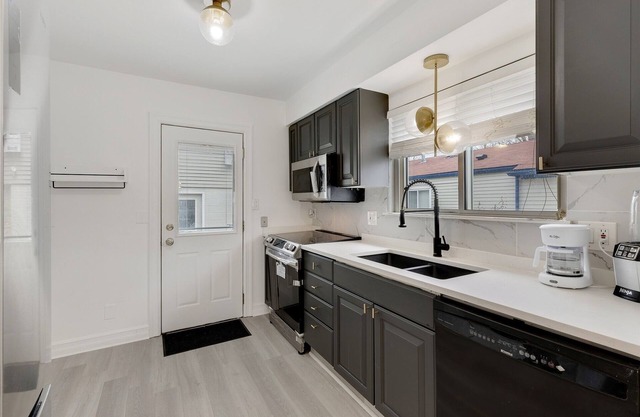 Luxurious 2 bedroom 2 queen bed house 5 minutes from downtown Birmingham