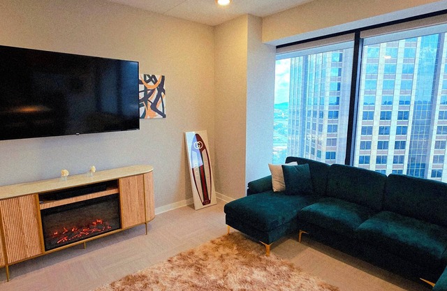 Luxurious 2 Bedroom High-Rise living.