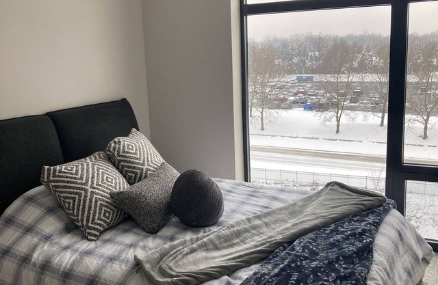 Luxurious 3/2 Condo in Troy's Finest Building – Prime Location for World-Class