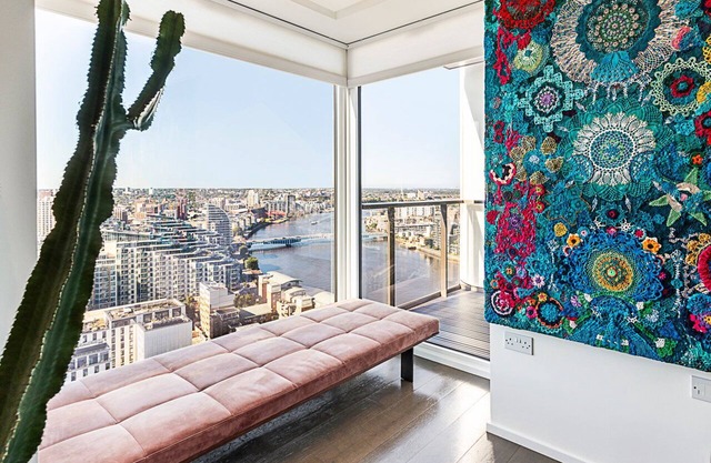 Luxurious 3-Bed Sky-High Battersea Gem