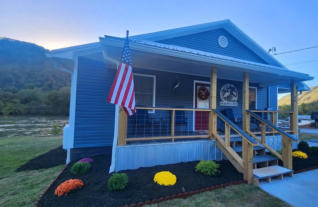Luxurious 3-bedroom Home on the New River