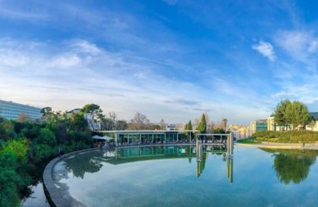Luxurious 3-Bedroom Retreat by Eduardo VII Park –with Balcony & Free Parking