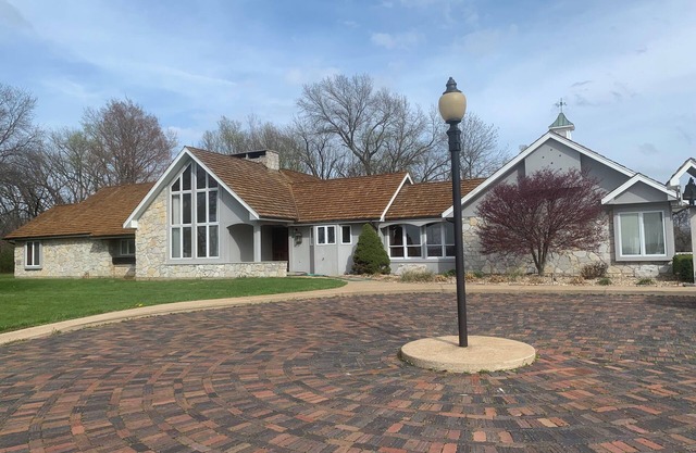 Luxurious 35-Acre Gated Estate, <15 Min to Downtown St. Louis
