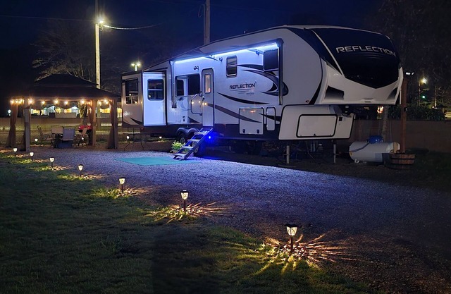 Luxurious 37' 5th Wheel. Enjoy all the fun of Glamping