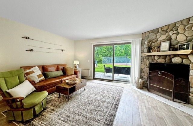3 Bedroom - 2 Bathroom Townhome with loft, deck just steps from the Pickleball Court