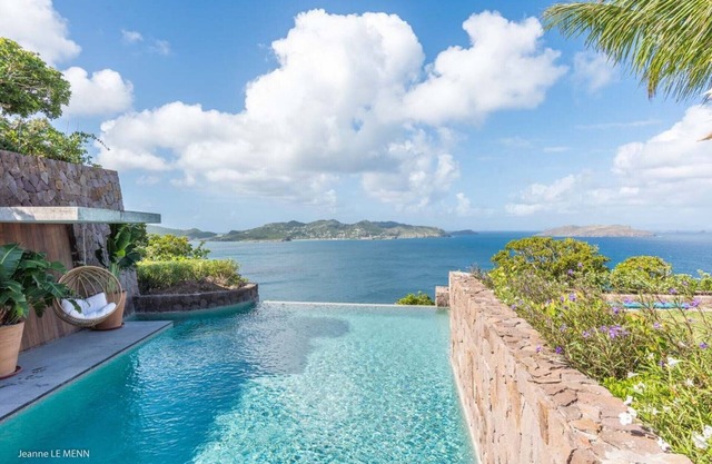 Luxurious 4-bedroom villa in Pointe Milou St Barts with stunning ocean views