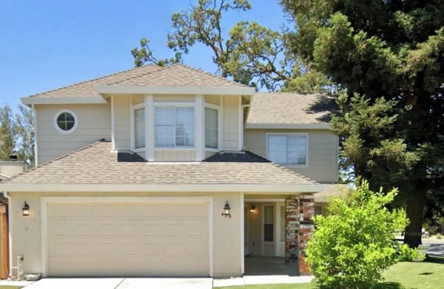 Luxurious 4-bedroom “Casa del Rio” house next to the Sacramento River
