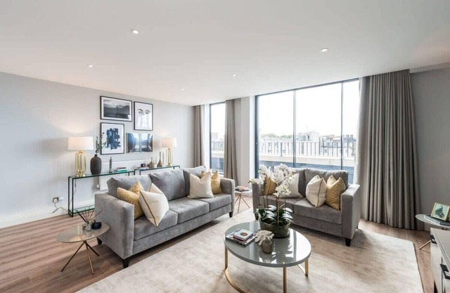 Luxurious 4BD Duplex Apartment in Earls Court with Terrace!
