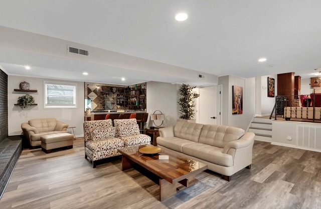 Luxurious 4BR home, Pet friendly!