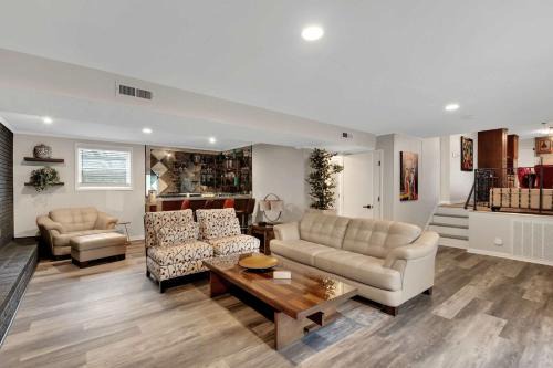 Luxurious 4BR home Pet friendly