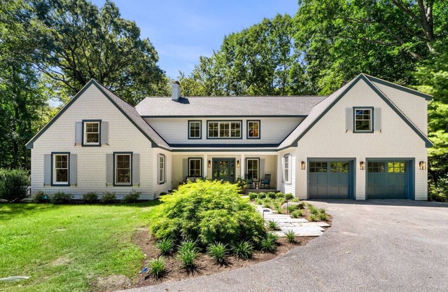 Luxurious 5-bedroom House Walking Distance to Historic Beach Walk and Beaches