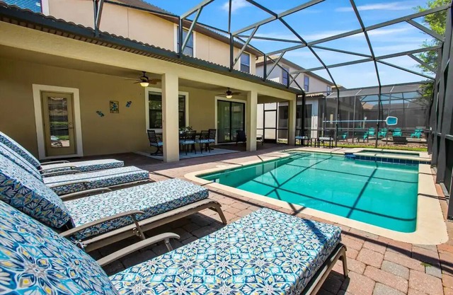 Luxurious 5-bedroom resort with fitness room and AC in Four Corners