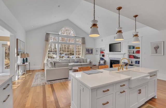 Luxurious 5-bedroom house in Mystic - 7 min to downtown - 20 min to RI beaches