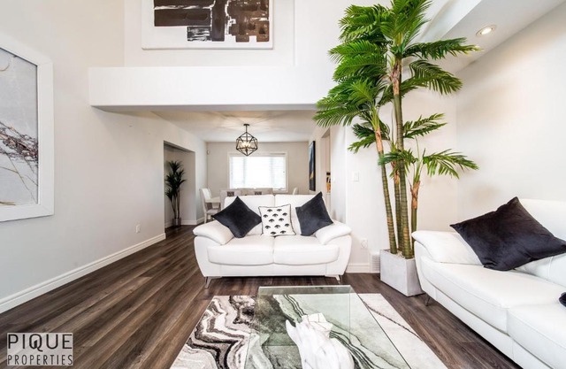LUXURIOUS 6 Bed Home I Fireplace I near Sports Park I with Double Garage & Fast WiFi!