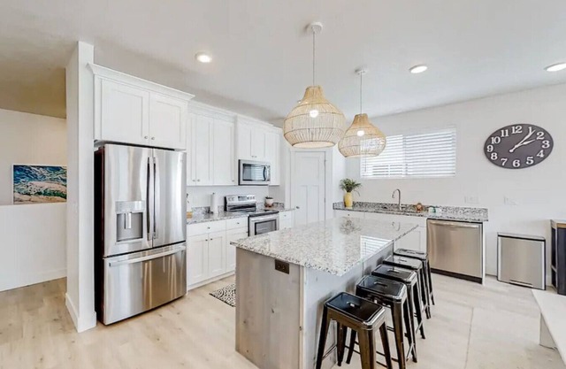 Luxurious 6-Bedroom Retreat Near Bear Lake – Sleeps 23, Modern Amenities, Year-Round Adventures!