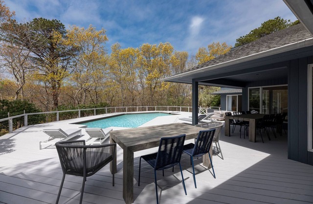 Luxurious 6bd/4.5ba on 4 acres with pool & tennis