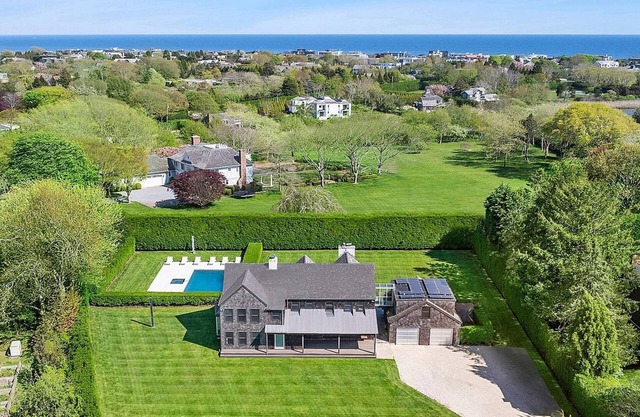 Luxurious 7-bedroom estate south of the highway and 5 mins from the ocean!
