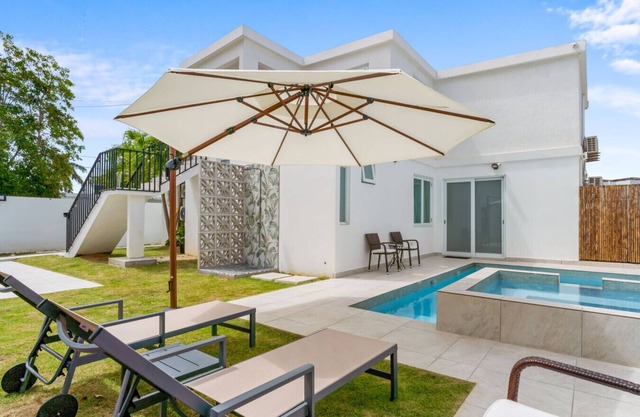 Luxurious 7-bedroom Villa with Pool: ADA-Friendly and just Steps to the Beach